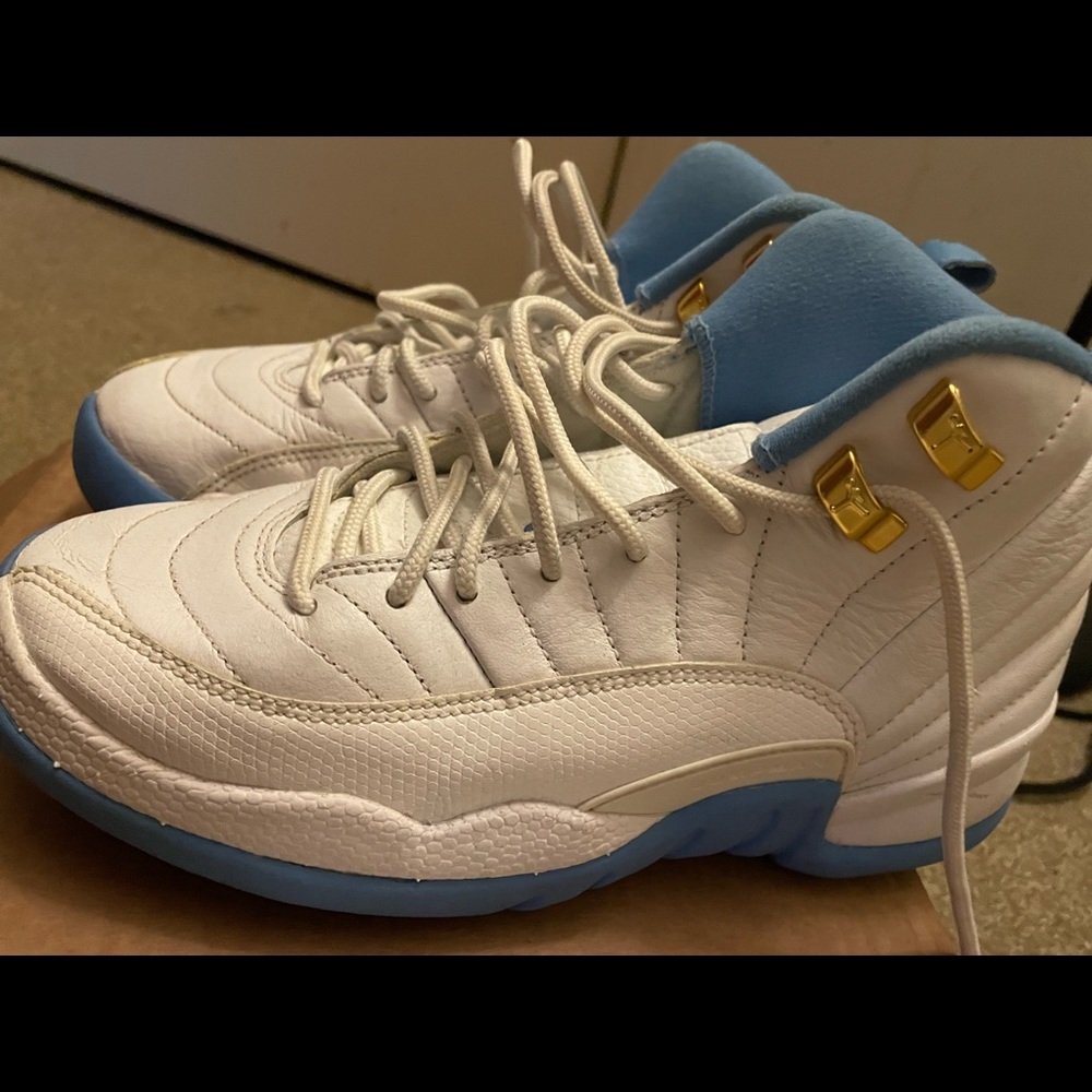 Retro 12’s Baby Blues Grade School Size 5 women’s 6.5 No shoebox.